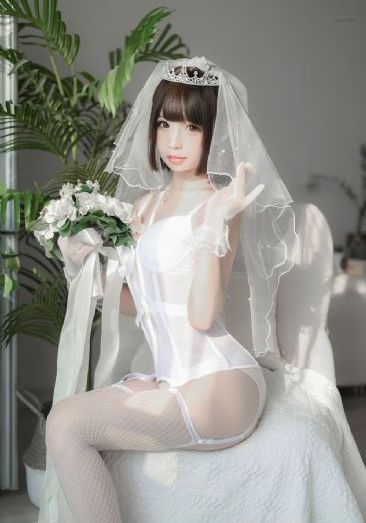 他趴在两腿中间舔我高潮的视频