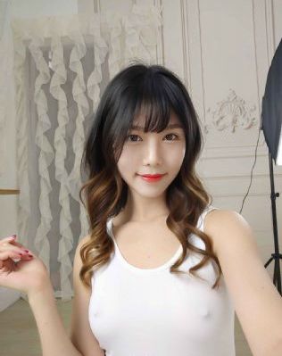 战火中的花蕾