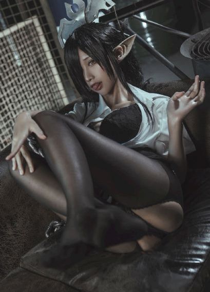 丰满寂寞的少妇老师