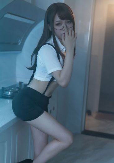 恐龙星的比基尼女孩